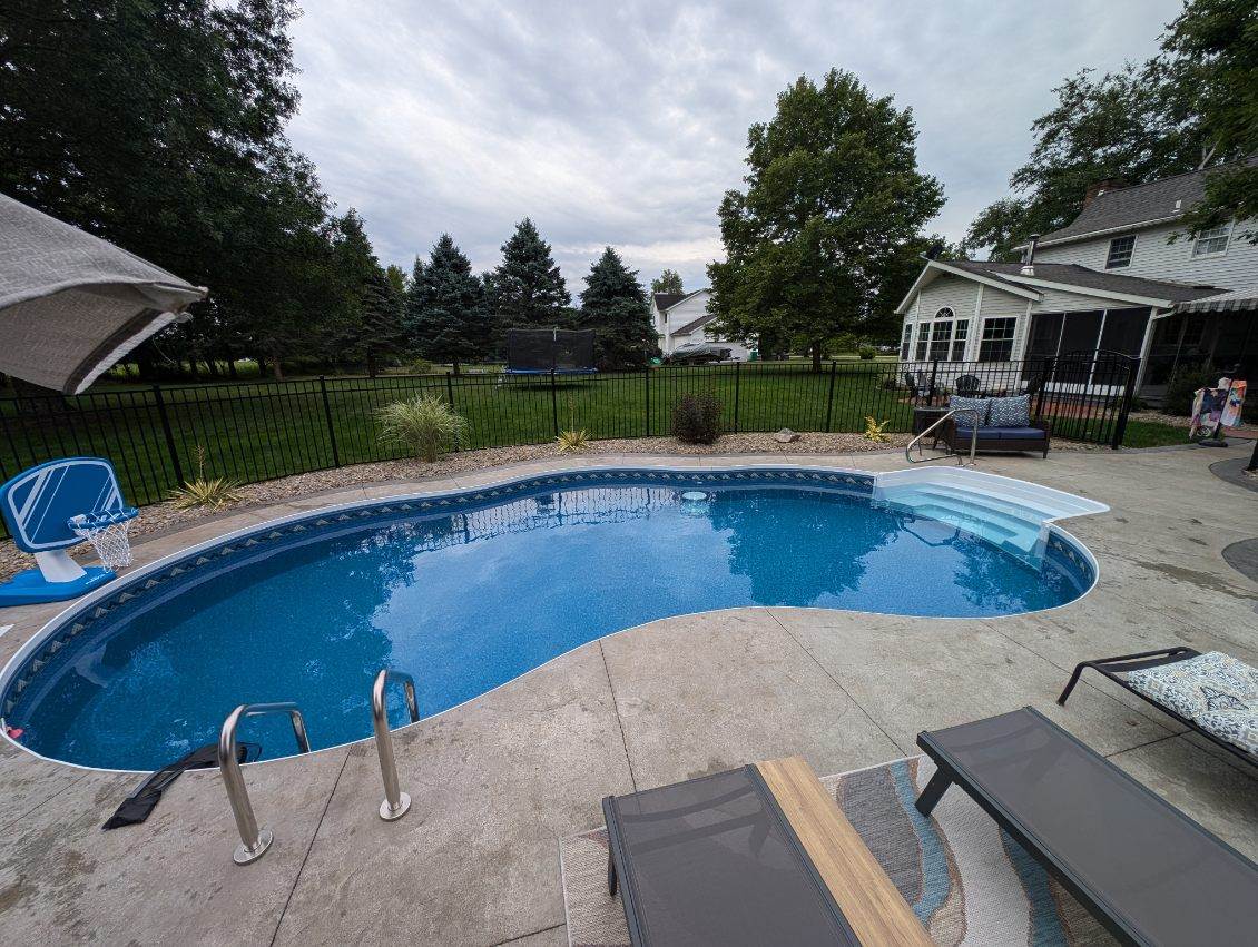 Radiant Inground Pool Package: 16x28 Blue Lagoon with Thermoplastic Stairs - Image 3